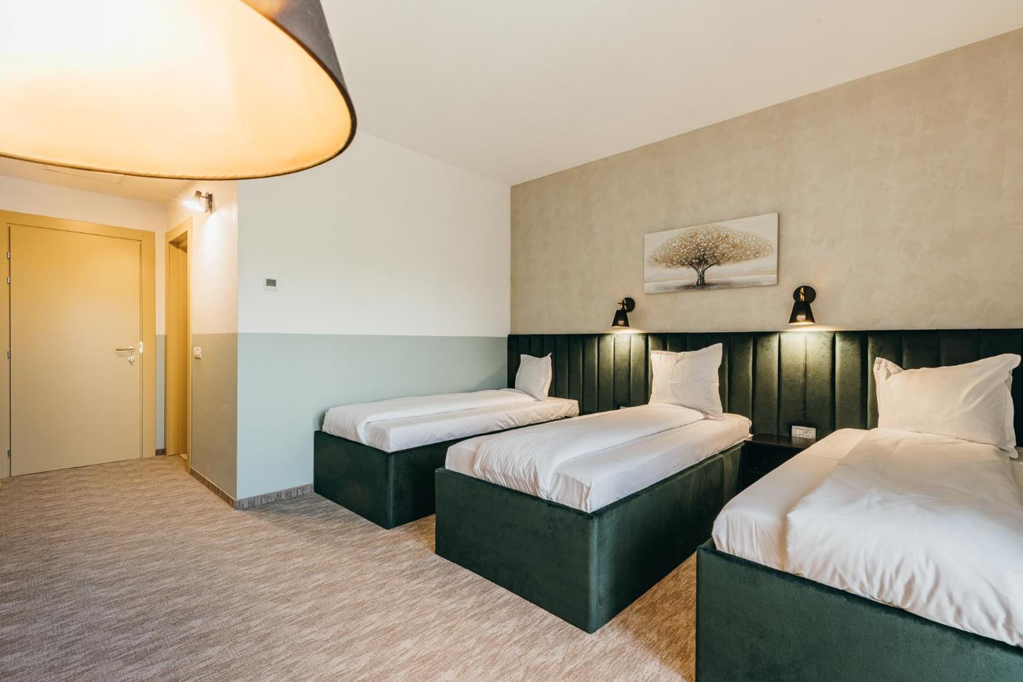 Hotel Agora Mures Târgu-Mureş Екстериор снимка