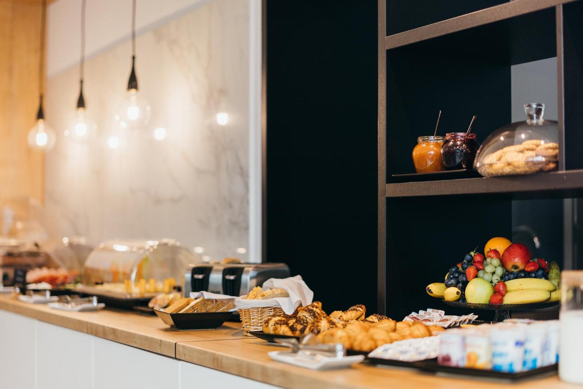 Hotel Agora Mures Târgu-Mureş Екстериор снимка